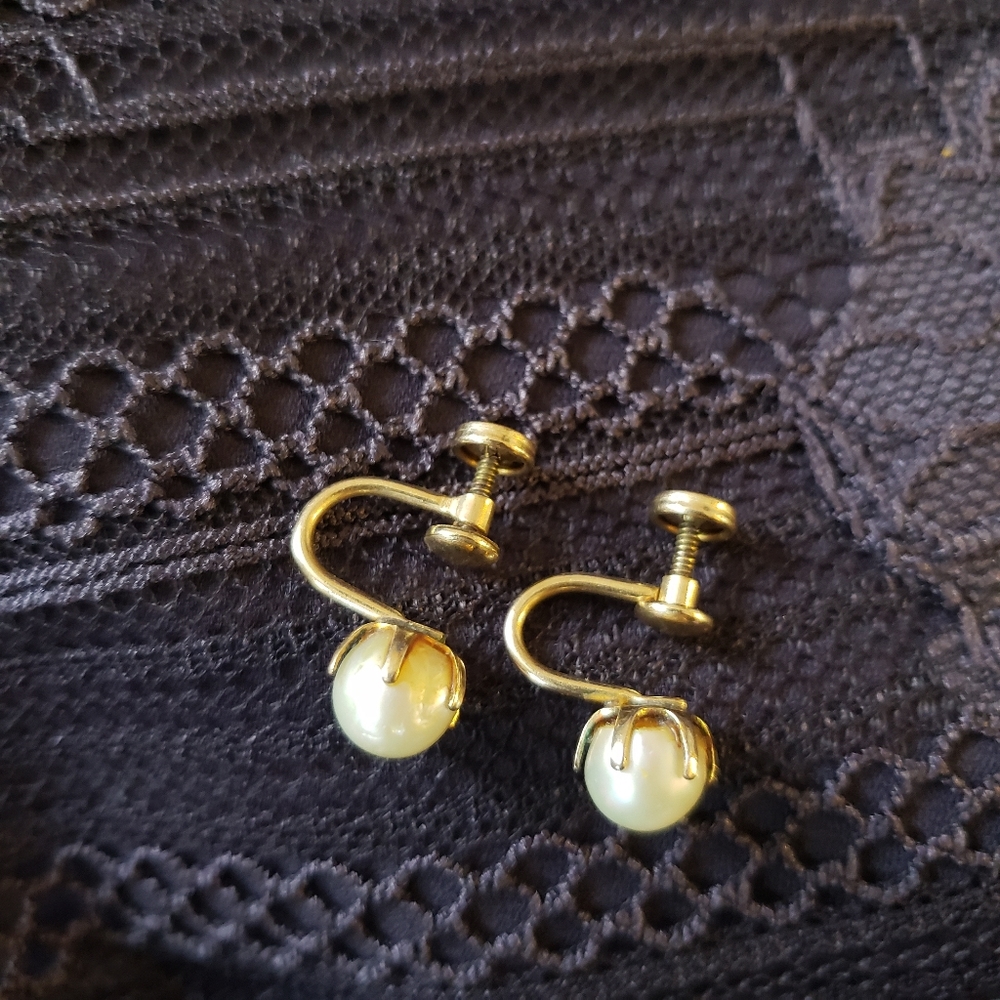 Vintage Faux Pearl Earrings Clip-on